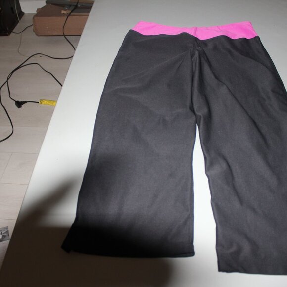 Black Nike Athletic Capris Size Medium - Picture 4 of 5